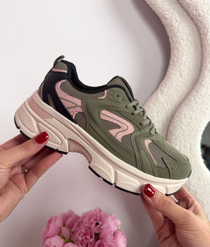 Karen Green Sneaker