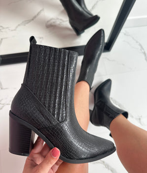 2250 Black Boots