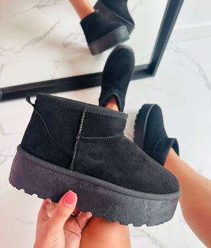 Colinda toutes bottes noires