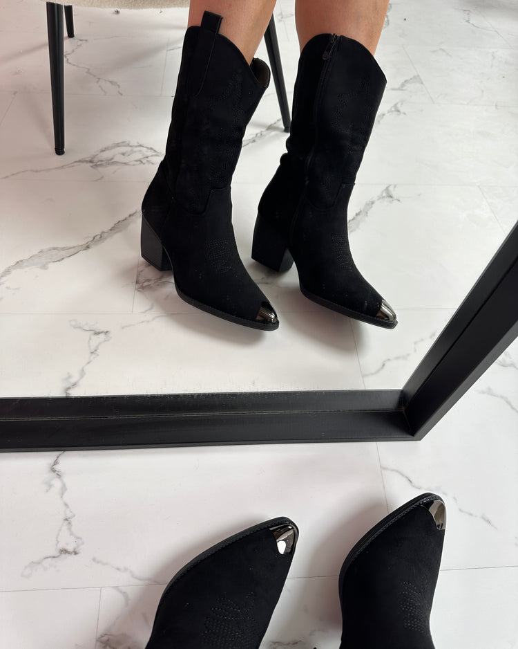Roan Black Boots