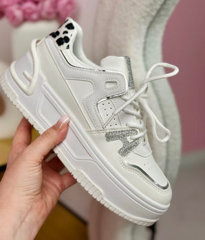 Lila White Sneaker