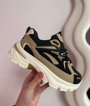 8923 Black Sneaker