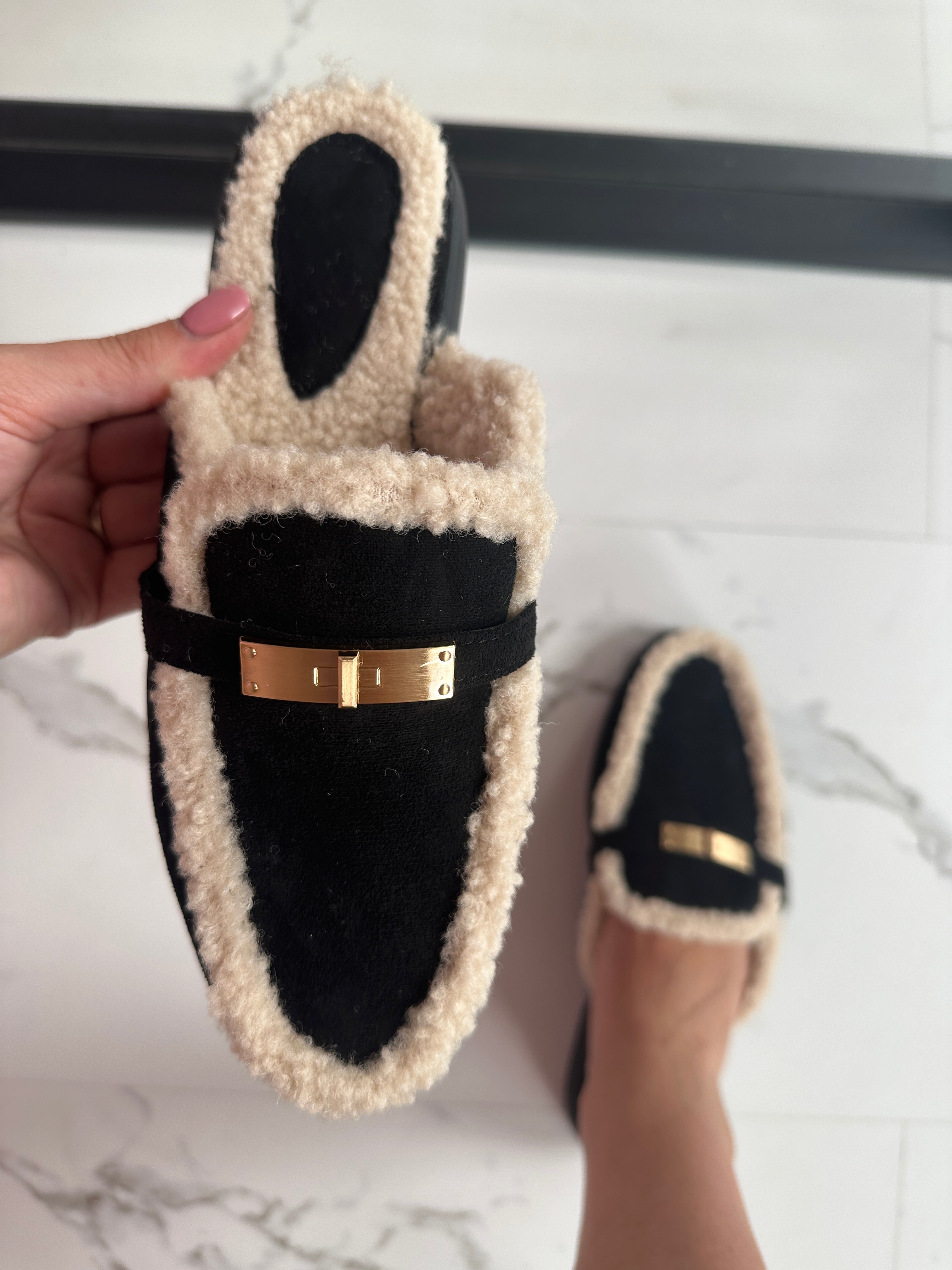 390 Black Loafer