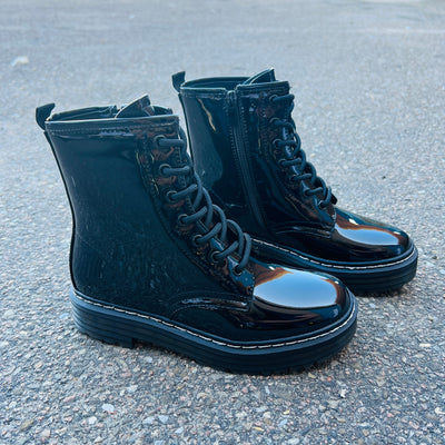 697 Lak Boots