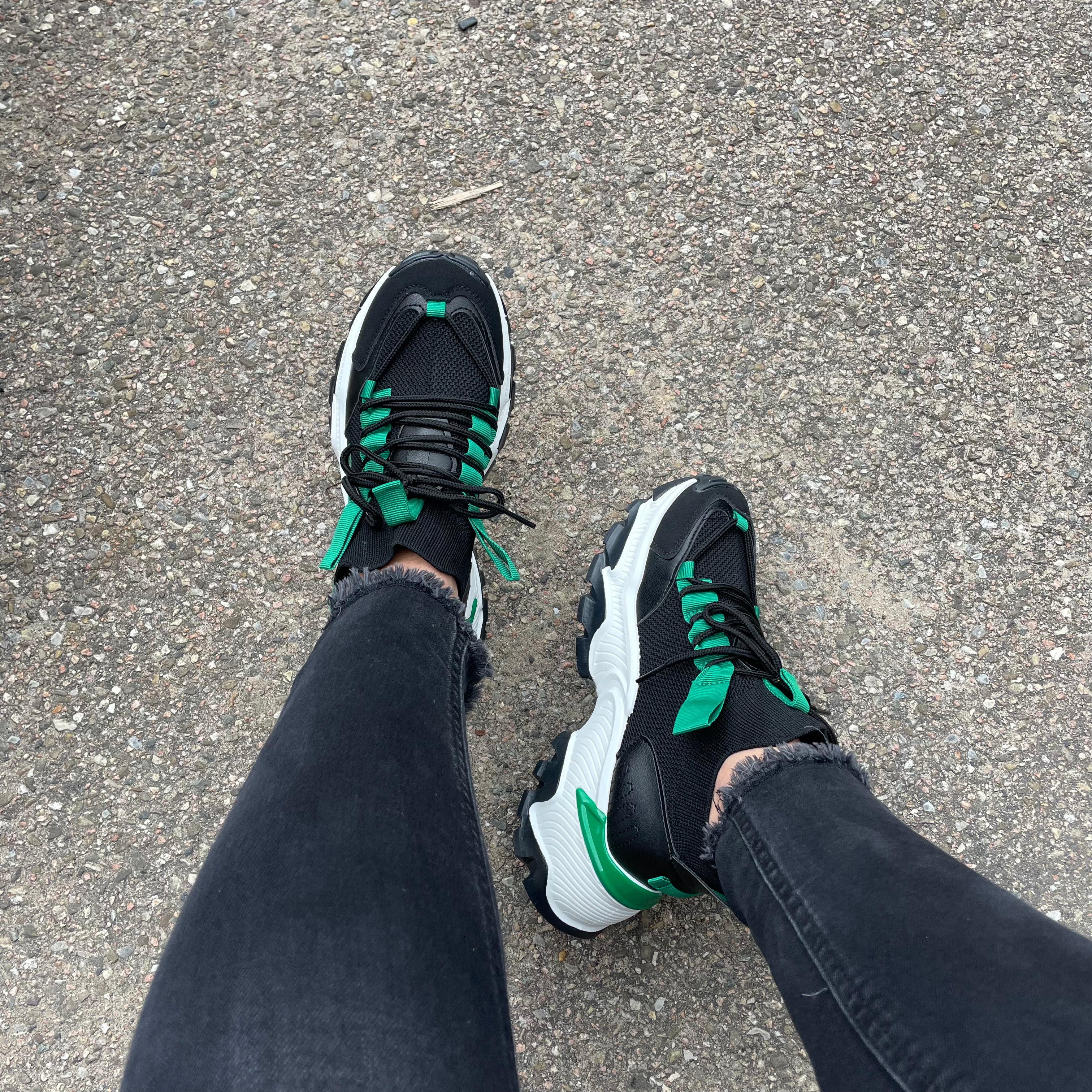 Djana Black / Green Sneaker