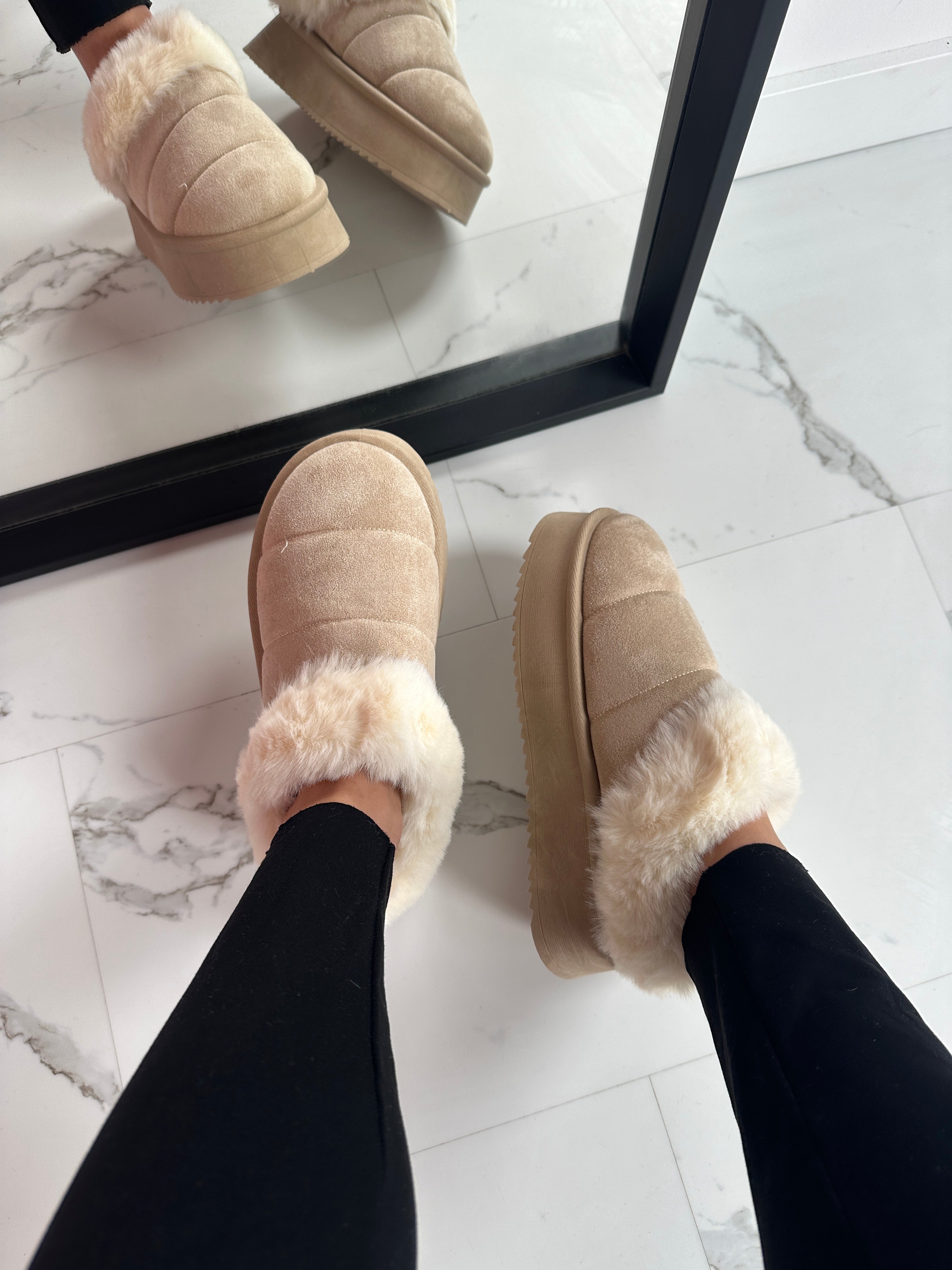 2053 Beige slipper