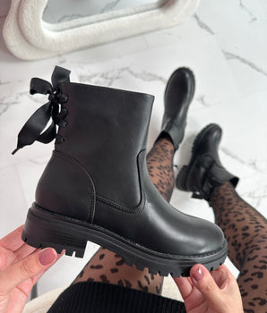 Bow Black Boots