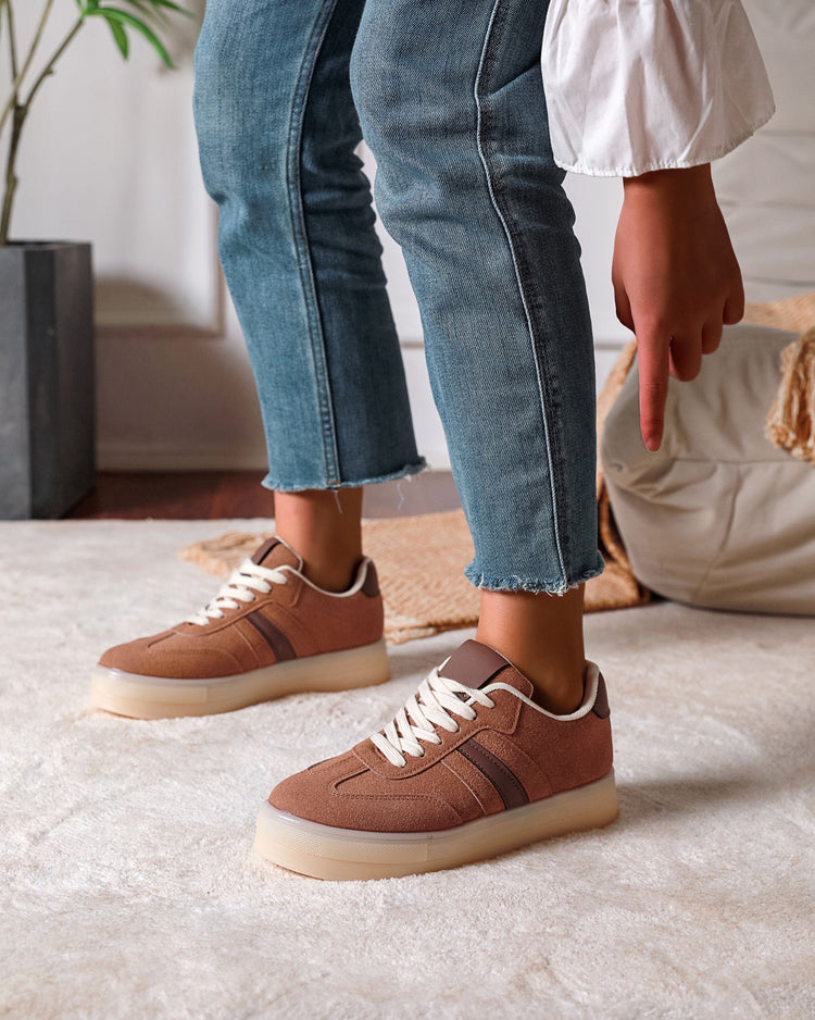 Laura Brown Sneaker