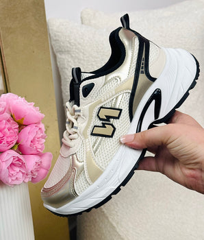 Nova Gold Sneaker