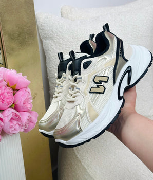 Nova Gold Sneaker