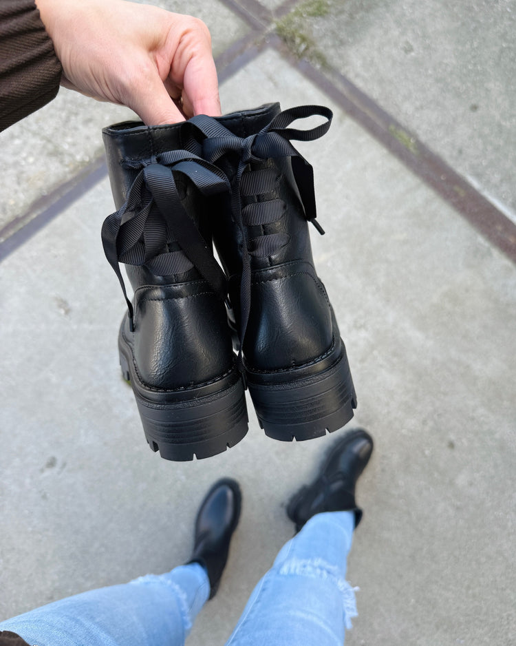 Bow Black Boots