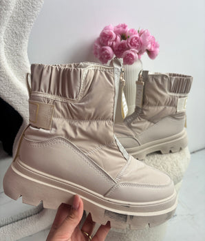 8 Beige Boots BK