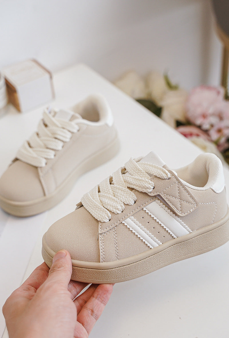 Les enfants doivent être sneaker beige