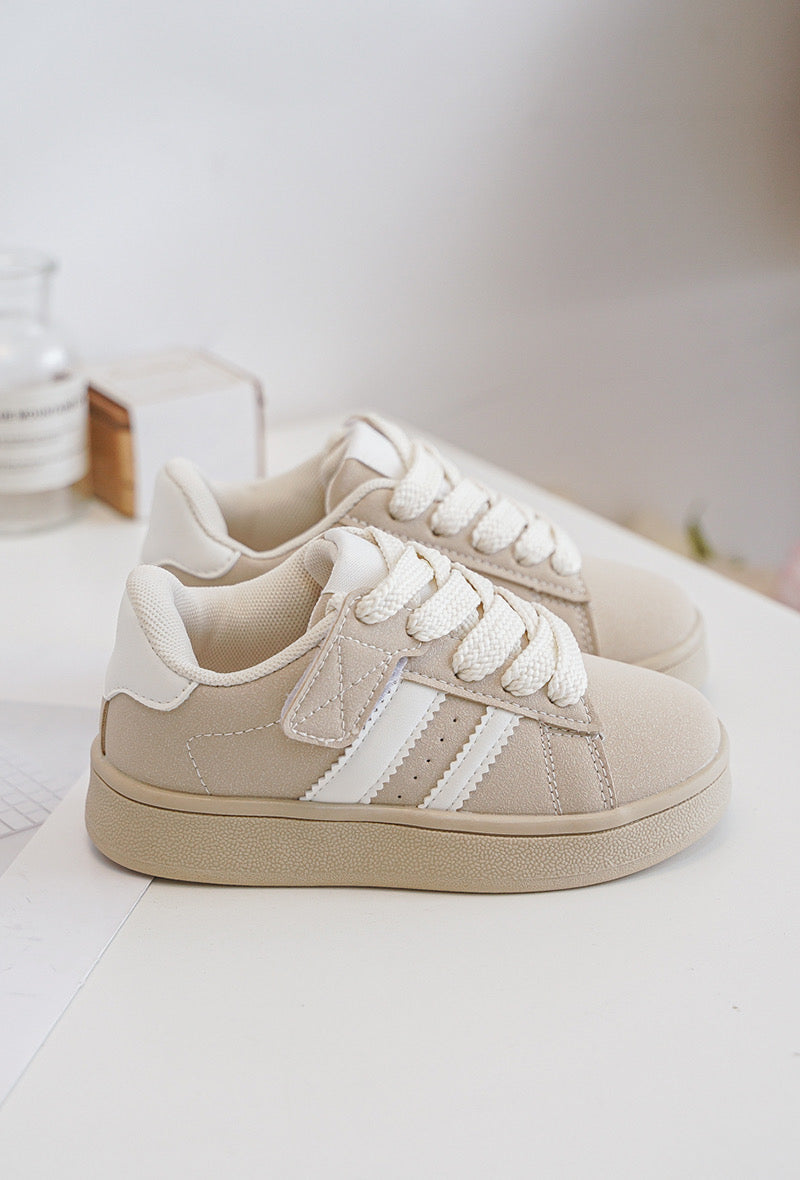 Les enfants doivent être sneaker beige