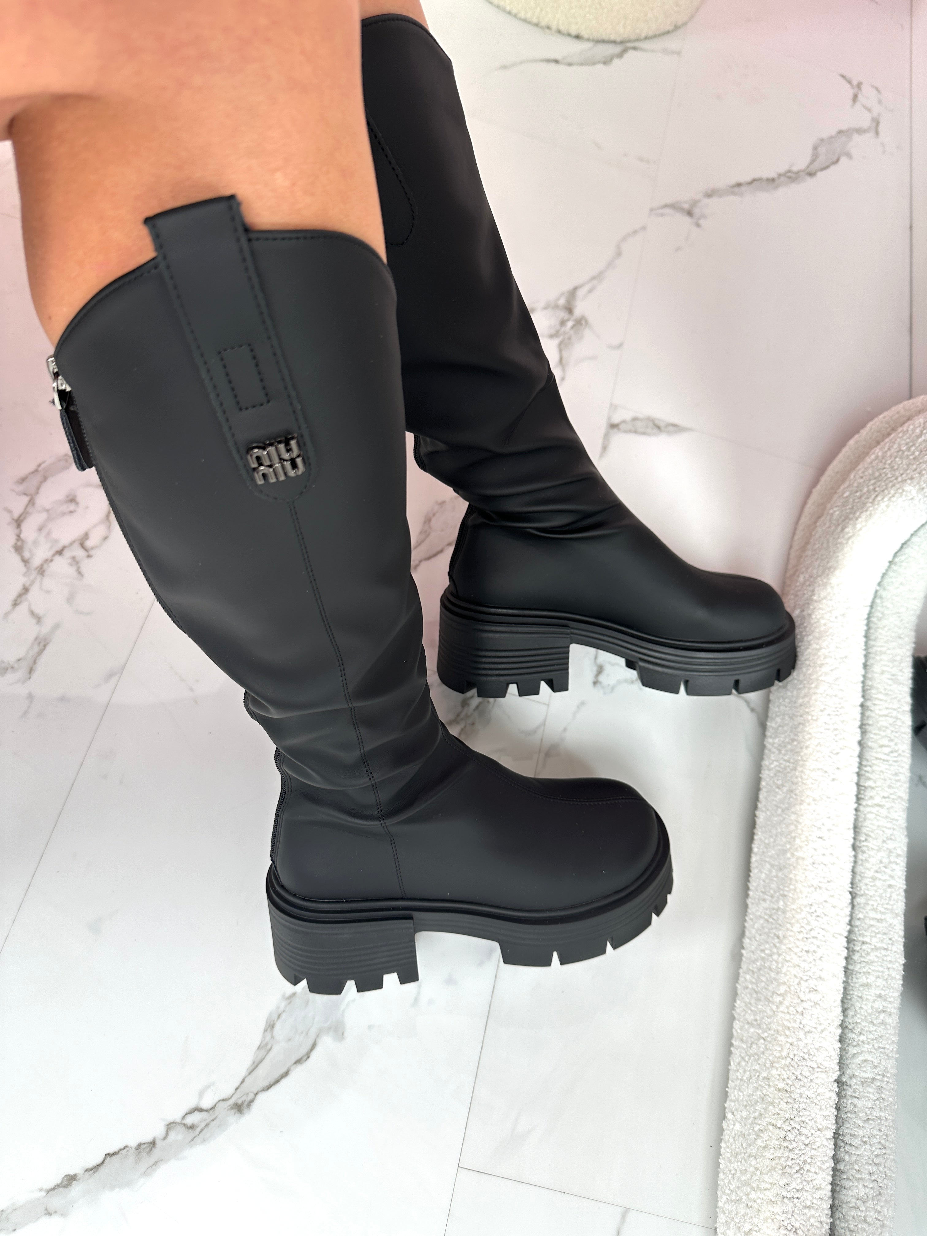 Niu Black Boots