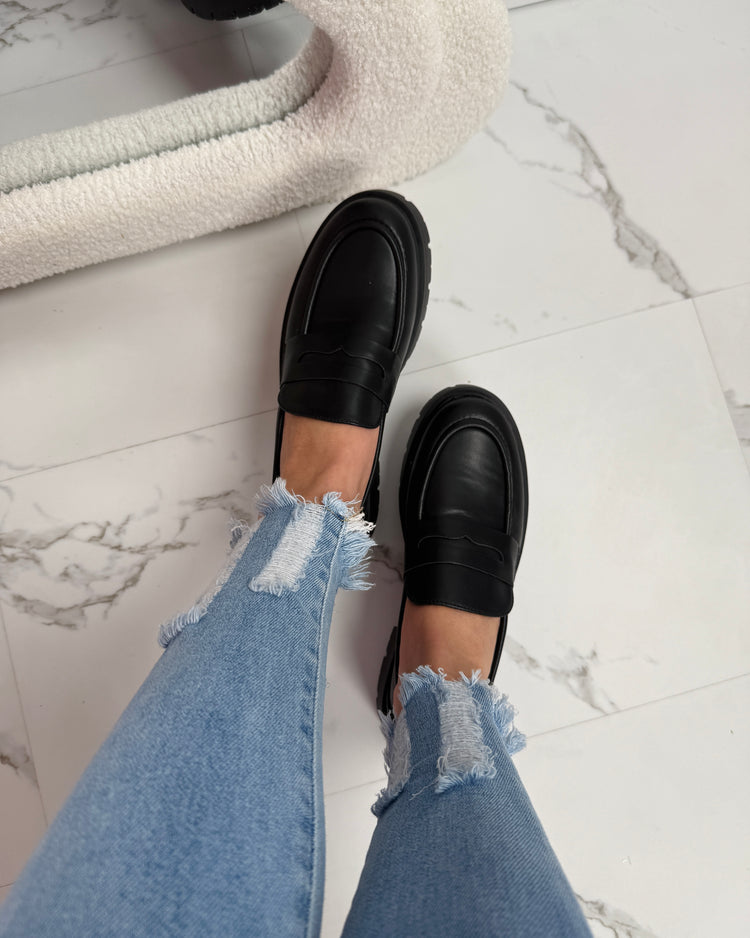 Sasyaa Black Moccasin