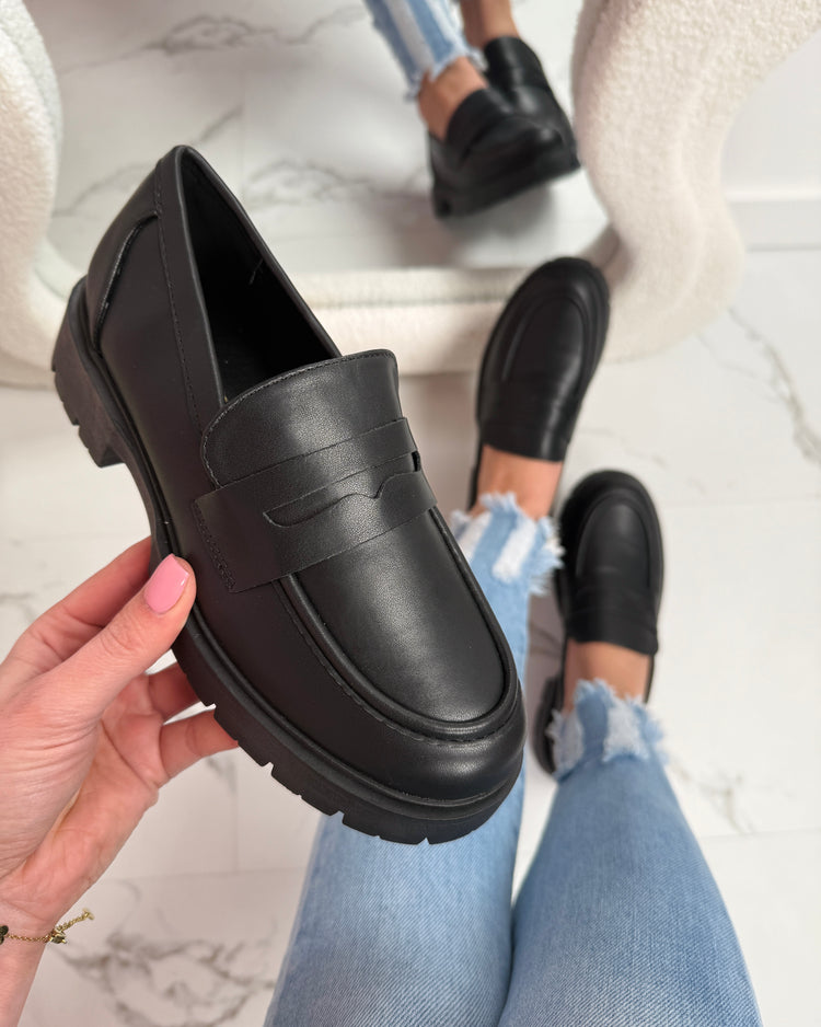 Sasyaa Black Moccasin