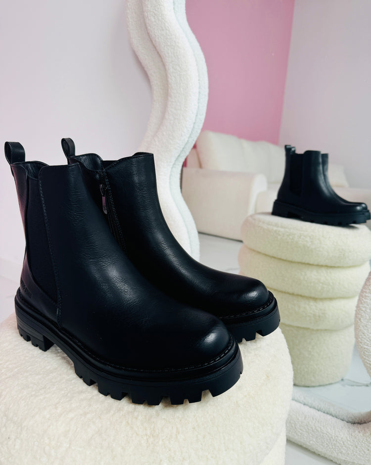 Benne Black Boots
