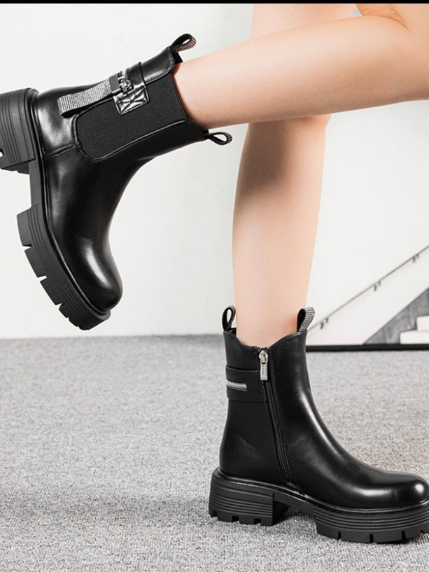 52051 Black Boots