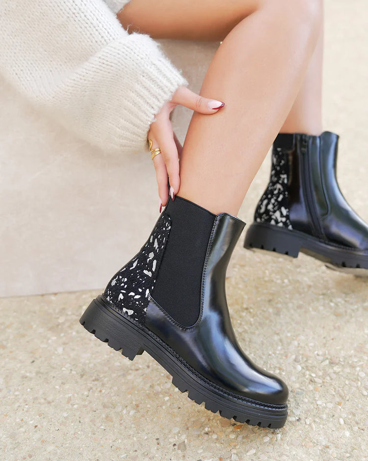 Loîs - Black Chelsea Boots – Dark Detail