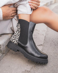 Martha - Bottines Chelsea Noires – Détail Léopard