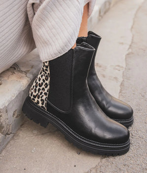 Martha - Black Chelsea Boots – Leopard Detail