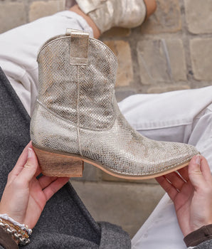 Thirza Gold Boots