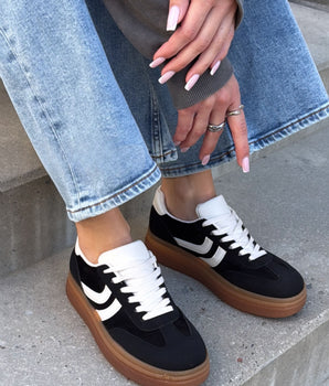 Ayse Black Sneaker