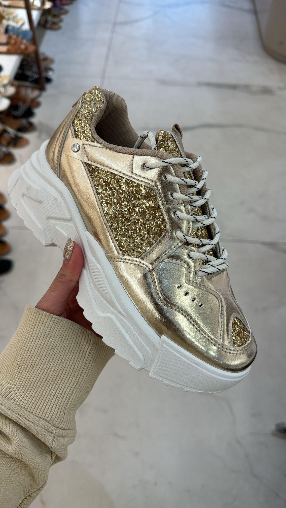 Zohra Gold Sneaker