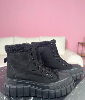32 Black Shoes