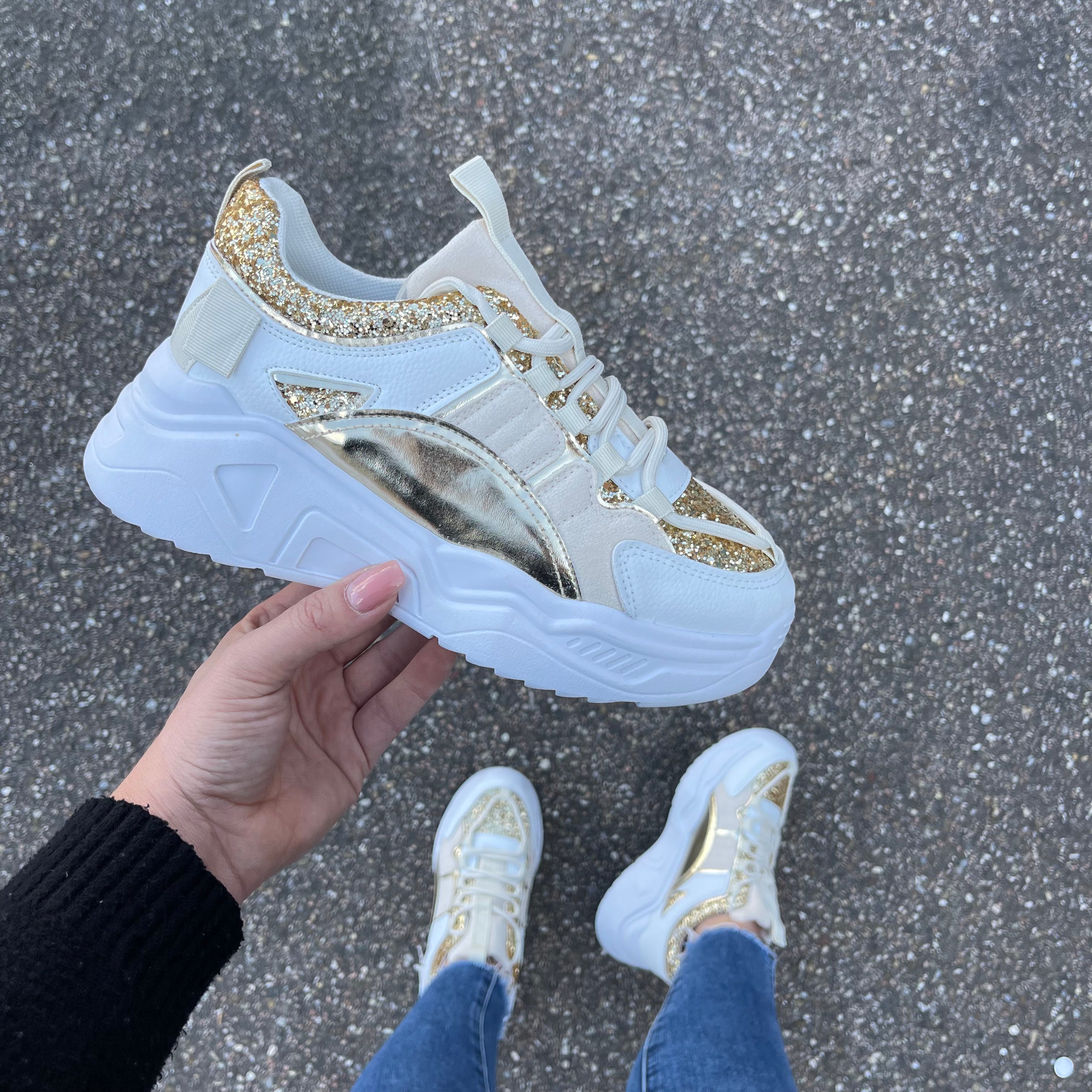 Trendy Gold Sneaker