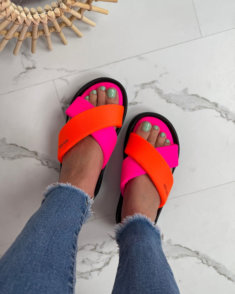 Tutto Fuchsia Slides