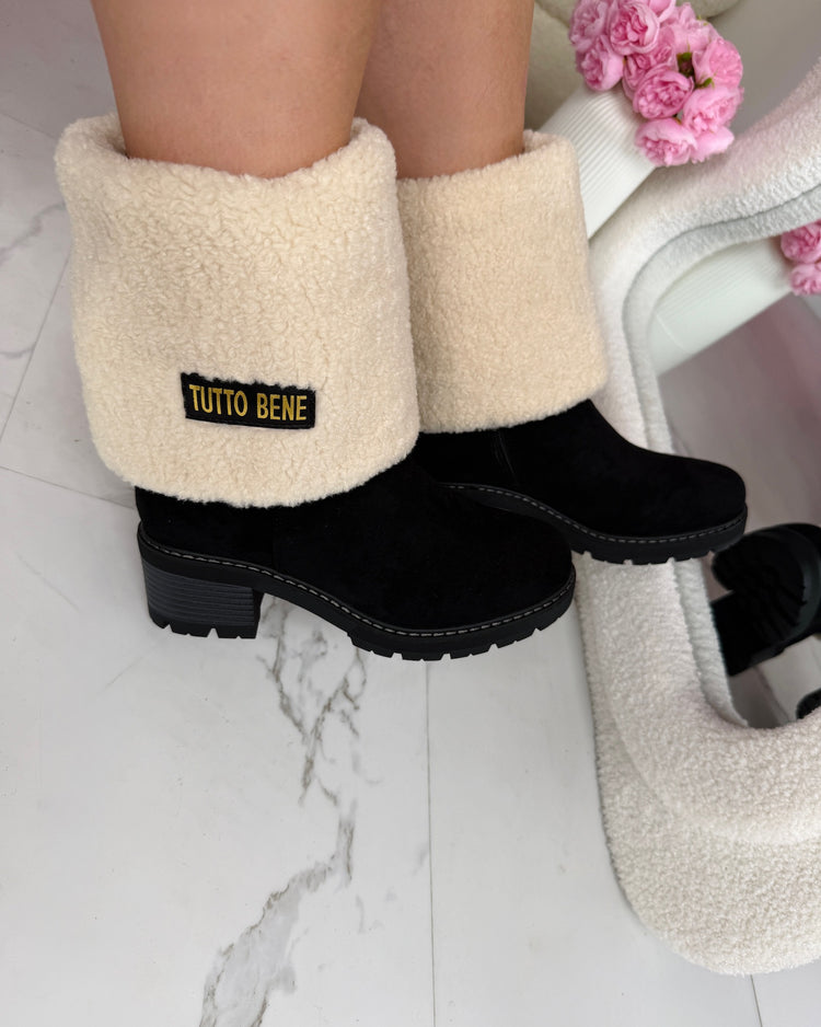 Tutto Omslag Black Boots