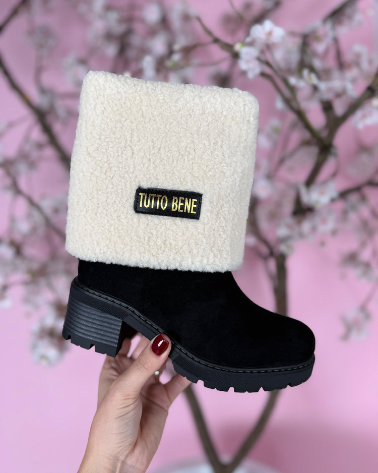 Tutto Omslag Black Boots