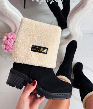 Tutto Omslag Black Boots