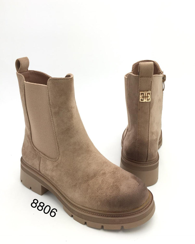 8806 Khaki Boots