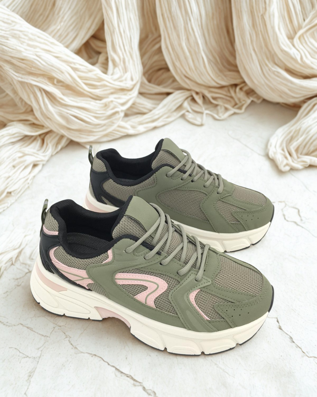 Karen Green Sneaker