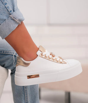 Joanna White Sneaker