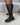 Braune Stretch-Stiefel mit doppelter Schnalle und silberfarbenen Schnallen