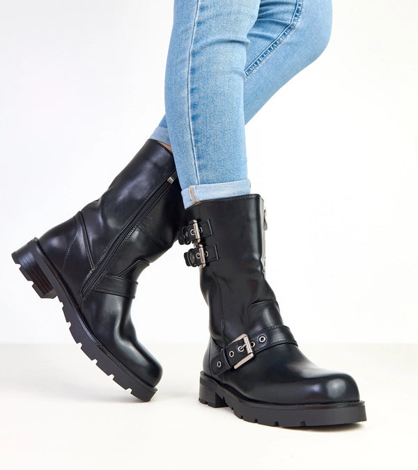 52090 Black Boots