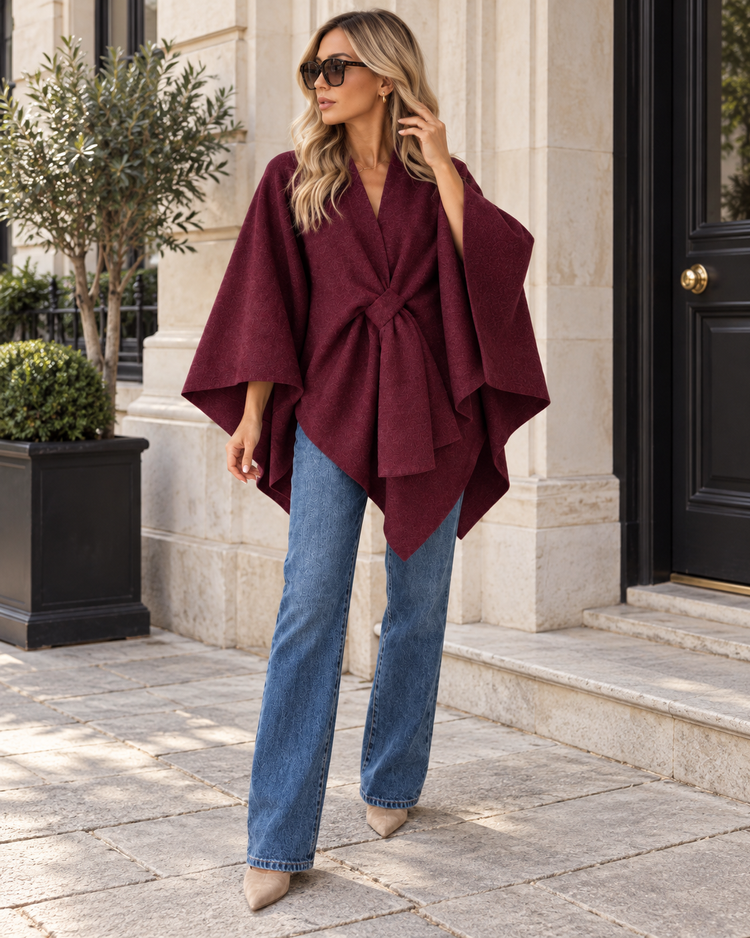 Knot Poncho in Burgundy – lifestyle