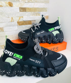 YY92 Schwarzer Sneaker